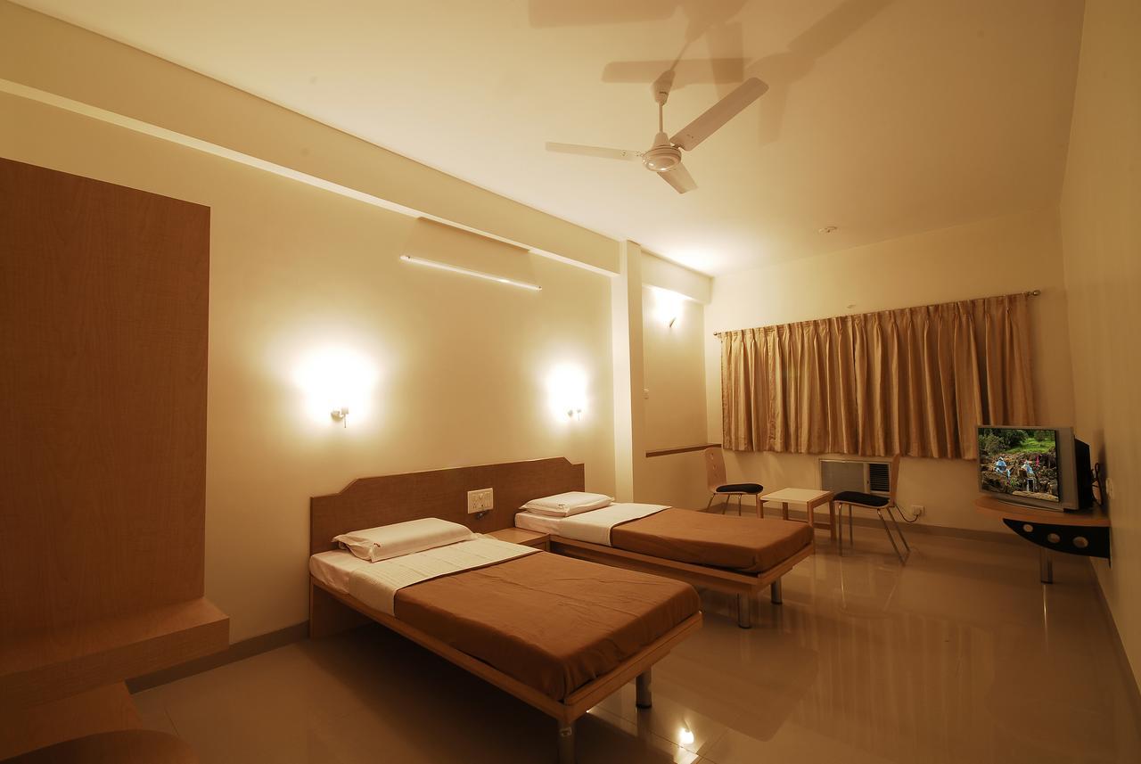 Hotel New Holiday Plaza นาชิก ภายนอก รูปภาพ
