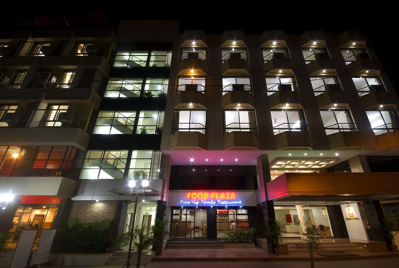 Hotel New Holiday Plaza นาชิก ภายนอก รูปภาพ