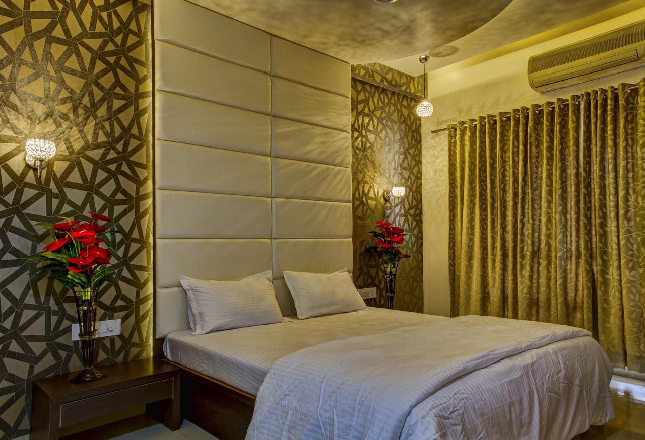 Hotel New Holiday Plaza นาชิก ภายนอก รูปภาพ